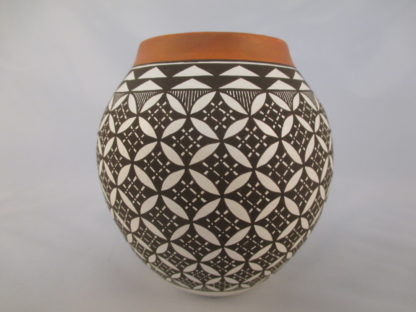 Smaller Pottery Jar by Rebecca Lucario – Acoma Pueblo Pottery