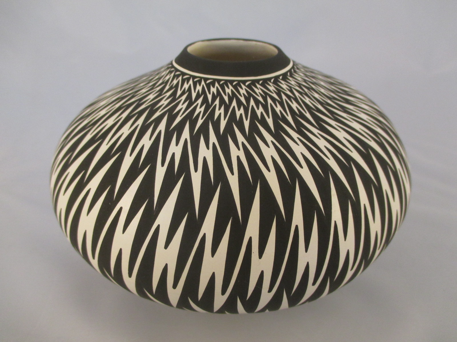 Paula Estevan Acoma Pottery Bowl – ‘Lightning’ Design