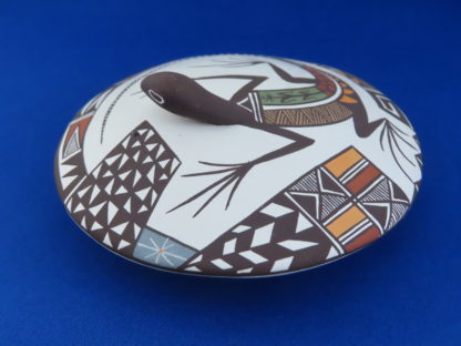 Larger Acoma Seed Pot with Lizard – Acoma Pottery by Carolyn Concho