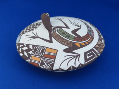 Larger Acoma Seed Pot with Lizard – Acoma Pottery by Carolyn Concho