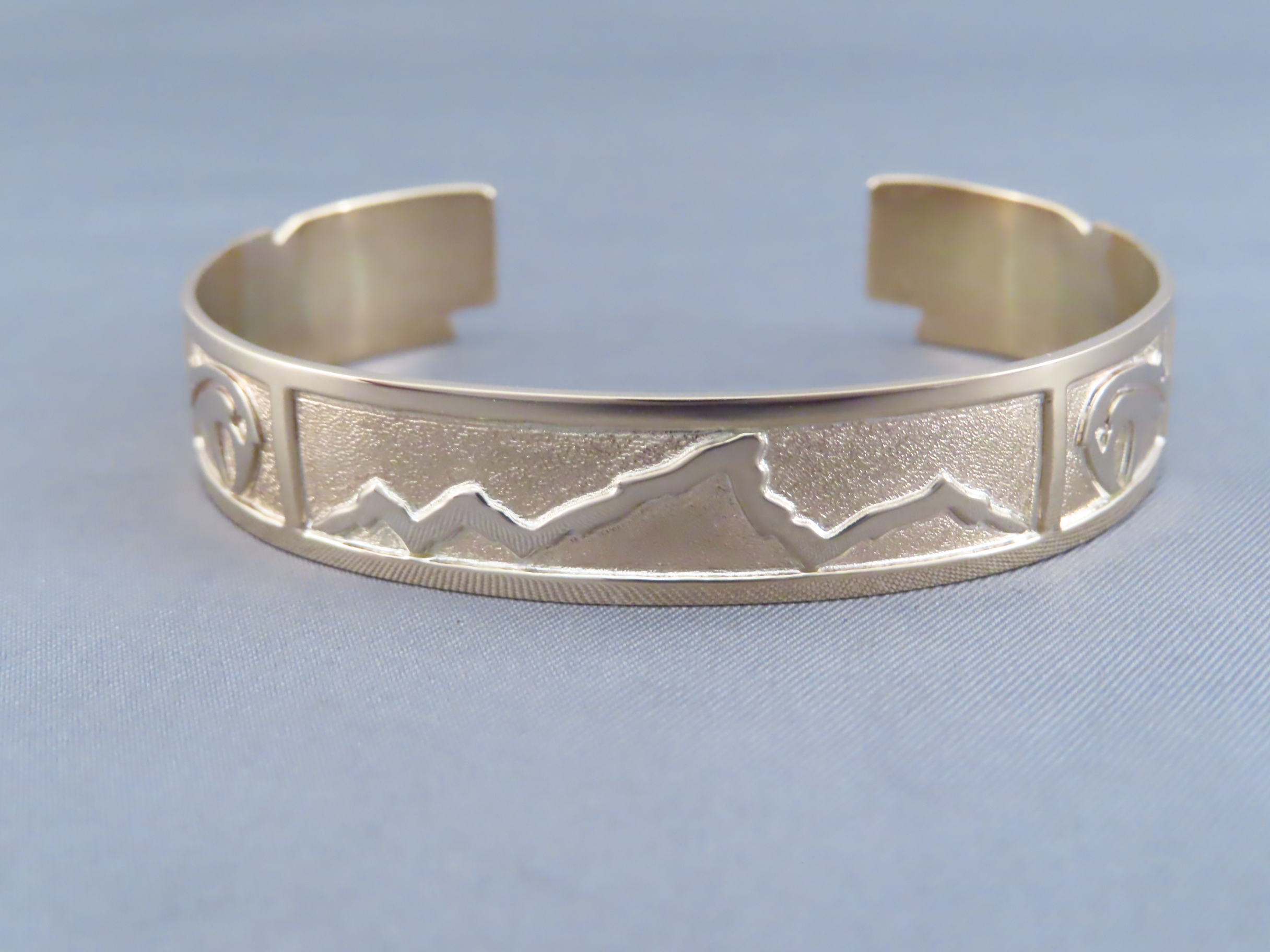 14kt Gold Teton Bracelet – by Robert Taylor